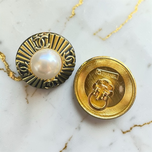 Luxury Faux Pearl/Antique Gold Upcycled Button Earrings 23mm - Picture 2 of 2